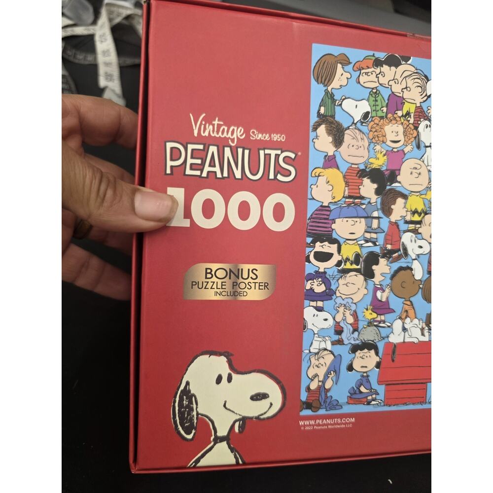 Rose Art Vintage Peanuts Snoopy 1,000 piece puzzle set (sealed) 27x20in. - Picture 4 of 4